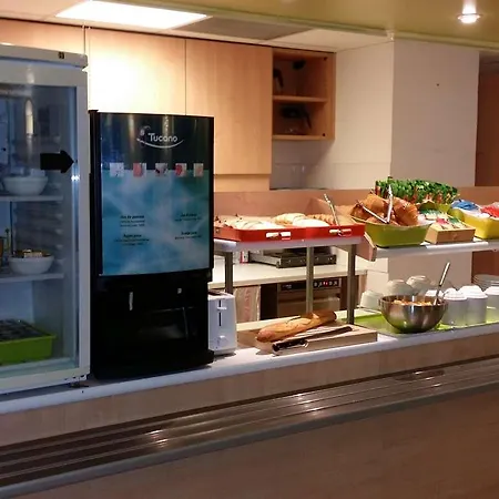 Ibis Budget Airport Hotel *